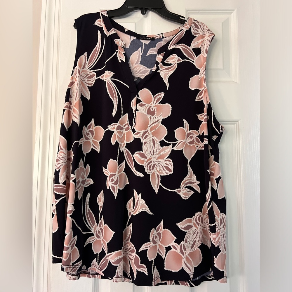 Papermoon 1X sleeveless top is flowy and roomy and very comfortable!